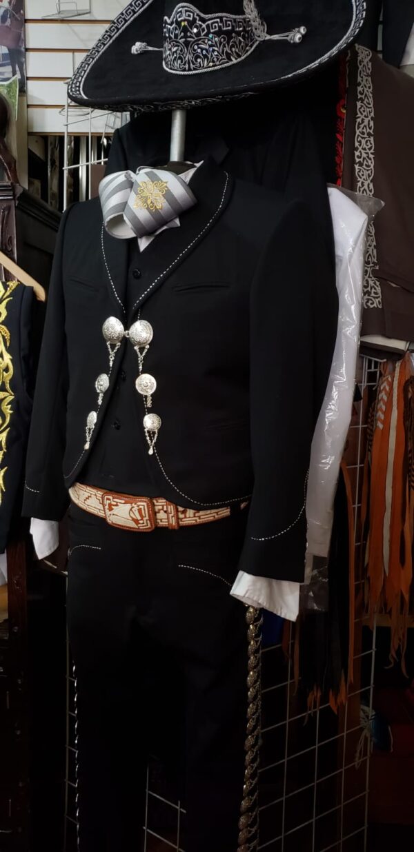 Traje de charro sencillo con despunte