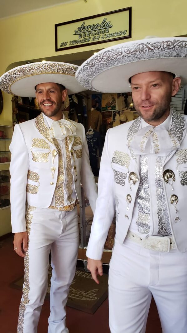 Traje blanco en tela tergal de poliéster